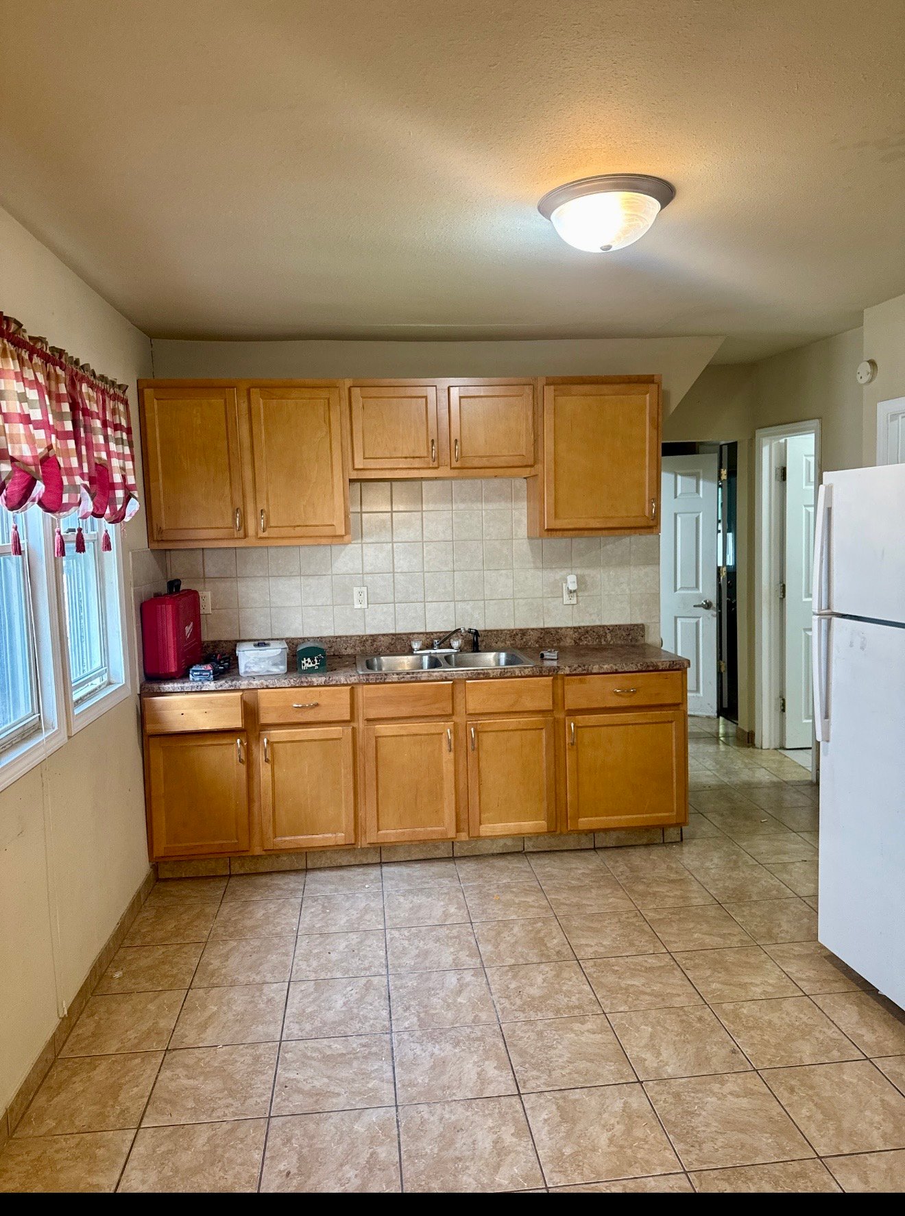 Kitchen before remodeling